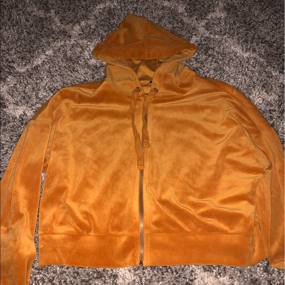 cropped zip up